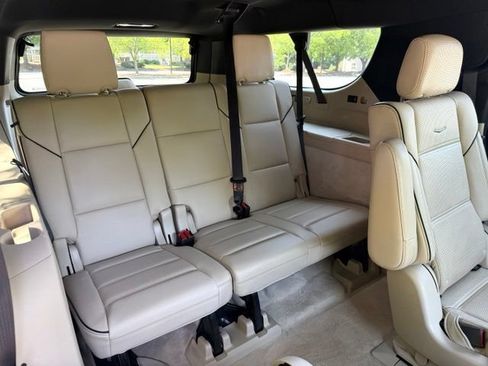 Used 2023 Cadillac Escalade ESV Premium Luxury AWD/4WD image 43
