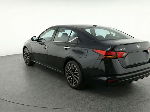 Used 2025 Nissan Altima 2.5 SV FWD image 6