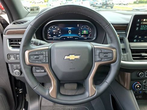 Used 2023 Chevrolet Suburban High Country AWD/4WD image 18