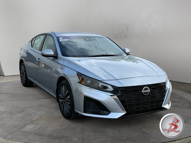 Used 2023 Nissan Altima 2.5 SV AWD/4WD image 1