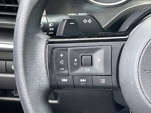 Used 2023 Nissan Rogue SV FWD image 13