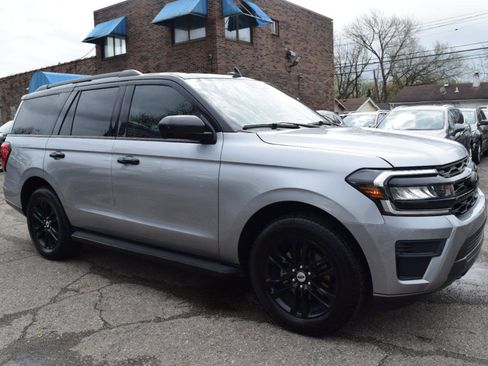 Used 2022 Ford Expedition XLT image 4