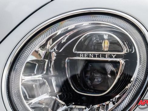 Used 2017 Bentley Bentayga AWD/4WD image 36