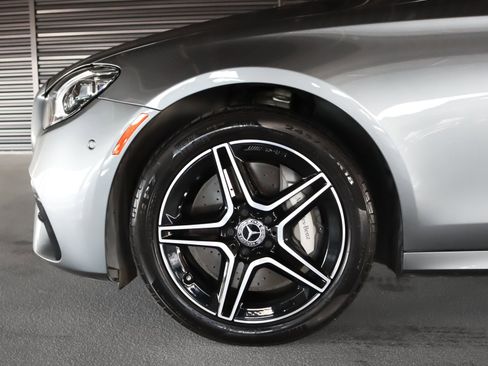 Used 2021 Mercedes-Benz E 350 4MATIC Sedan image 4