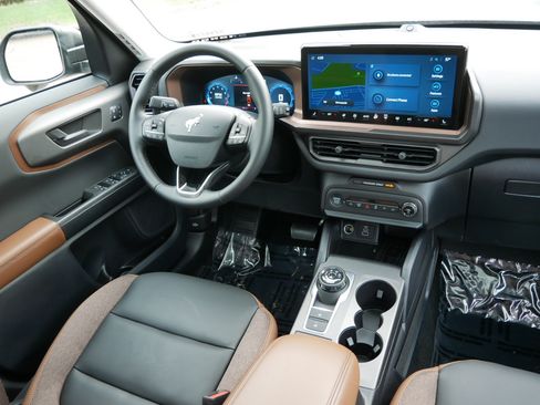 Used 2025 Ford Bronco Sport Outer Banks w/ Outer Banks Tech Package+ AWD/4WD image 9