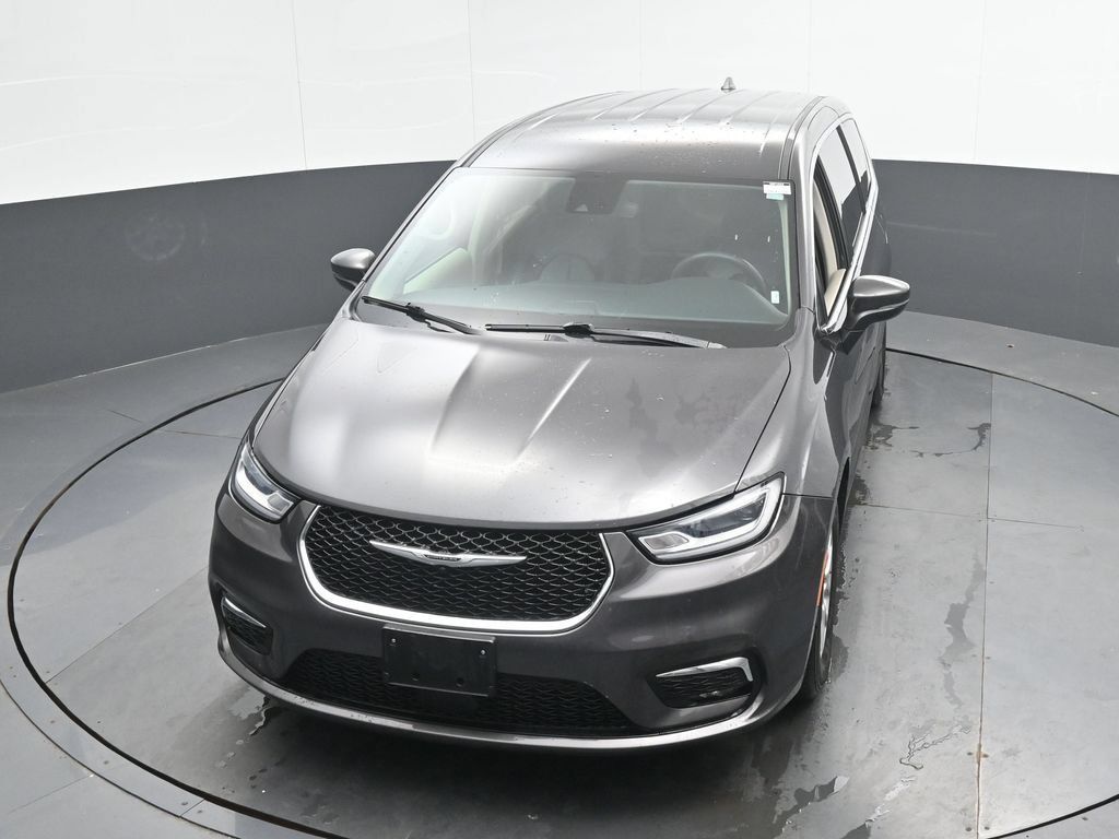 Used 2023 Chrysler Pacifica Touring-L FWD image 16