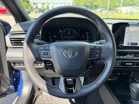 Used 2025 Toyota Camry SE w/ Convenience Package FWD image 15