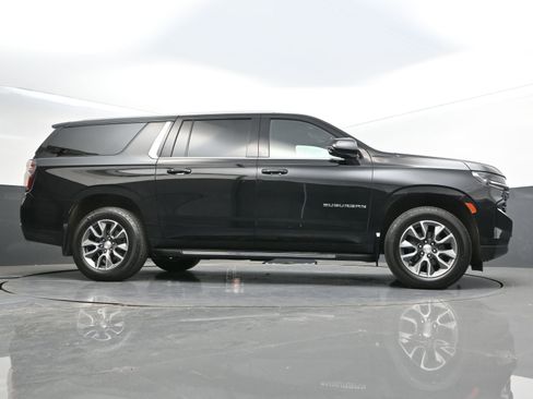 Used 2023 Chevrolet Suburban LT w/ Luxury Package image 51