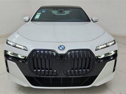 Used 2023 BMW 740i 740i w/ Executive Package image 13