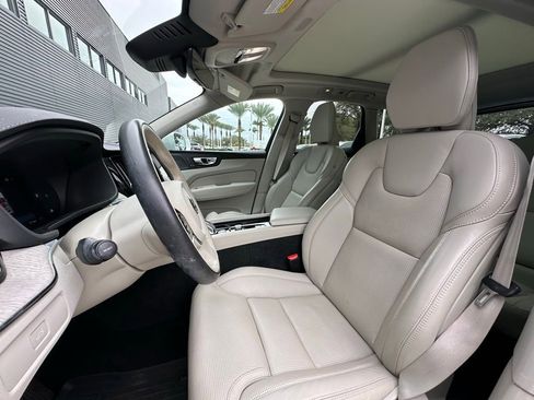 Used 2023 Volvo XC60 B5 Ultimate w/ Protection Package Premier image 5
