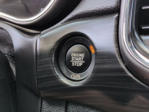 Used 2019 Jeep Grand Cherokee Laredo AWD/4WD image 27