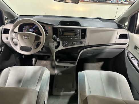 Used 2012 Toyota Sienna FWD image 45