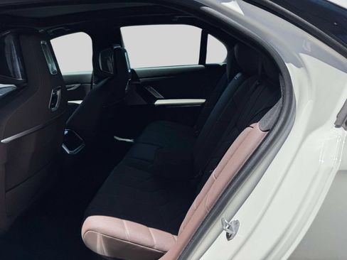 Certified 2025 BMW i7 eDrive50 w/ M Sport Package RWD image 9