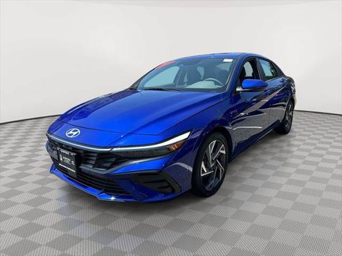 Used 2025 Hyundai Elantra SEL FWD image 5