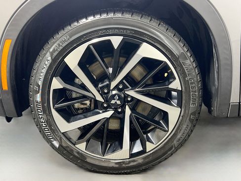 Used 2023 Mitsubishi Outlander SE image 11