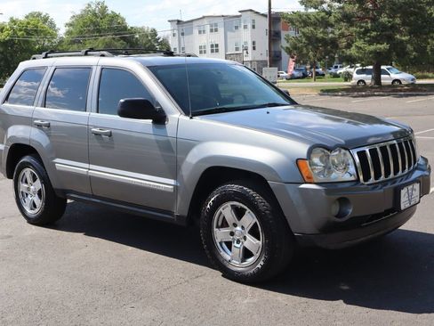 Used 2007 Jeep Grand Cherokee Limited w/ Trailer Tow Group IV AWD/4WD image 2