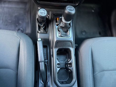 Used 2022 Jeep Wrangler Sport AWD/4WD image 9