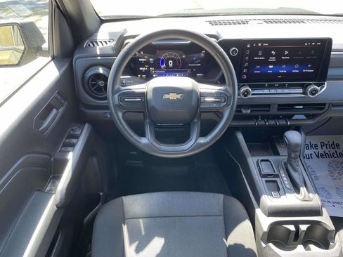 Used 2024 Chevrolet Colorado W/T image 2