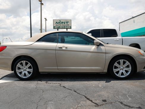 Used 2013 Chrysler 200 Touring w/ Cold Weather Group FWD image 17