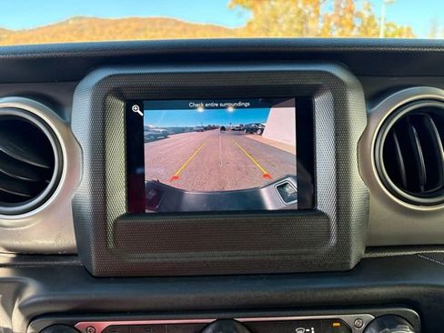 Used 2021 Jeep Gladiator Willys image 20