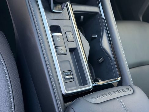 New 2026 Nissan Pathfinder SL FWD image 27