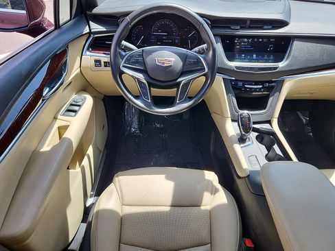 Used 2018 Cadillac XT5 Luxury w/ Driver Awareness Package AWD/4WD image 11