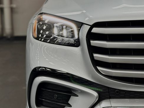 Used 2025 Mercedes-Benz GLS 450 4MATIC image 8