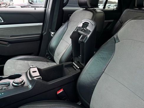 Certified 2017 Ford Explorer XLT w/ Equipment Group 202A image 28