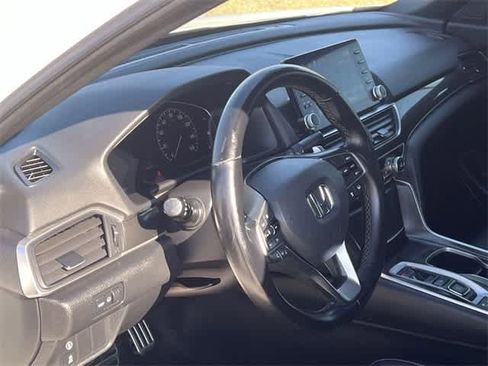 Used 2018 Honda Accord Sport image 15