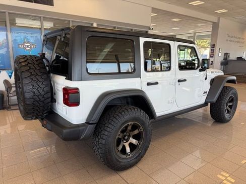 Used 2018 Jeep Wrangler Unlimited Rubicon image 3