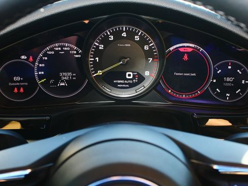 Used 2021 Porsche Panamera 4S image 21