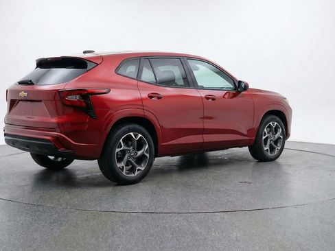 Used 2025 Chevrolet Trax LT FWD image 9
