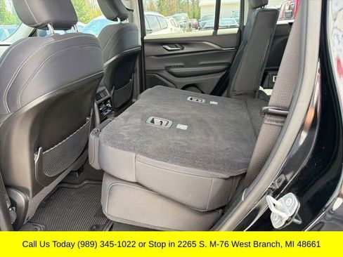 Used 2023 Jeep Grand Cherokee Laredo w/ Luxury Tech Group I AWD/4WD image 33