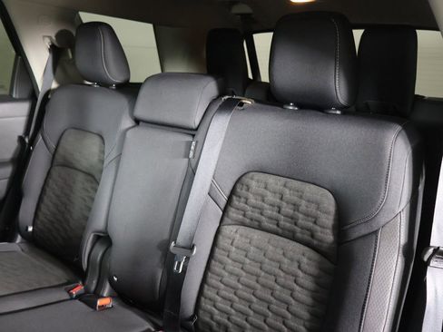 Used 2024 Nissan Pathfinder S image 30