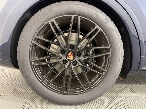 New 2026 Porsche Cayenne GTS image 13