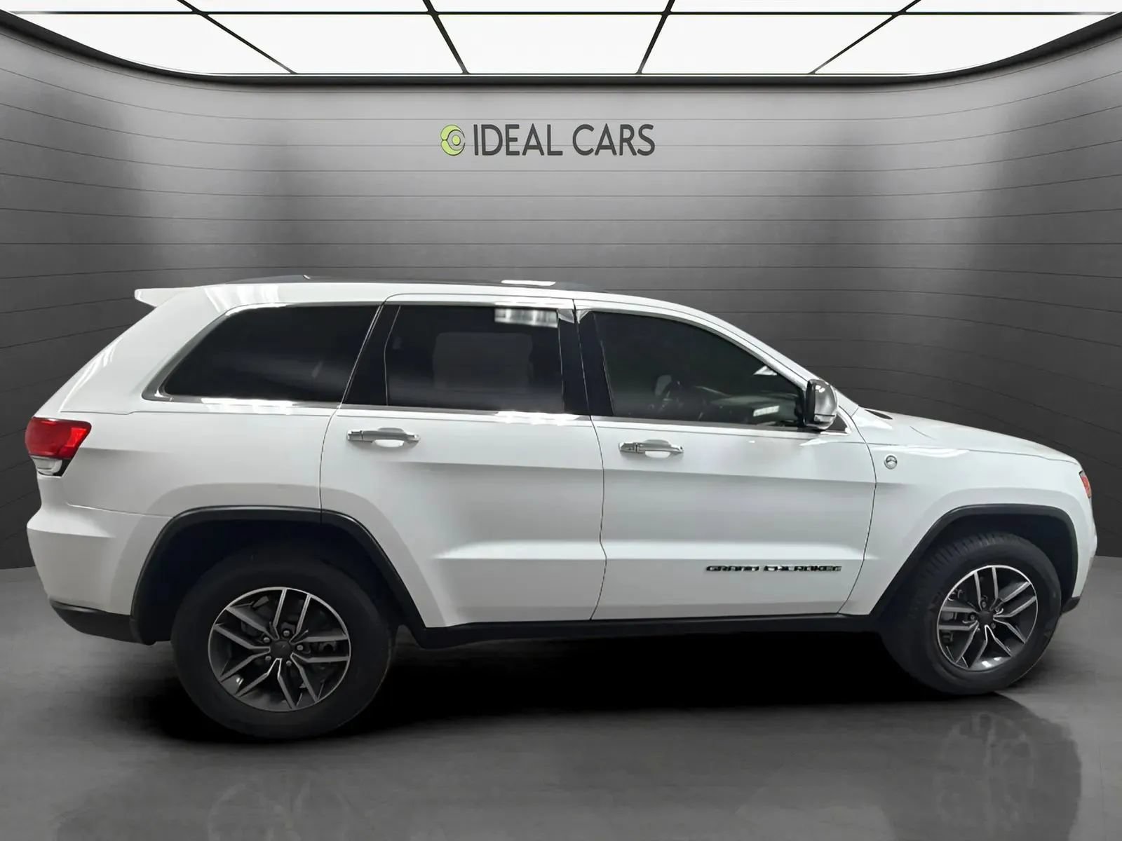 Used 2019 Jeep Grand Cherokee Limited AWD/4WD image 4