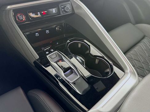 New 2025 Audi SQ5 Prestige image 16