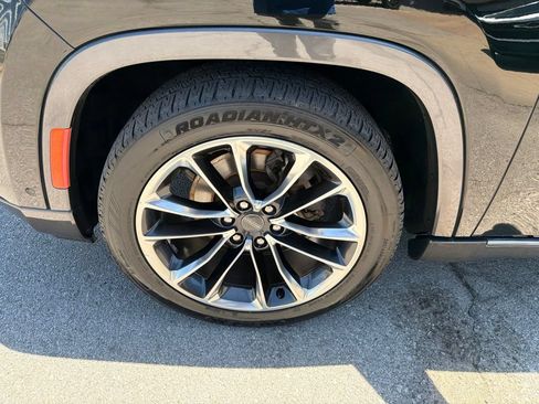 Used 2022 Jeep Wagoneer Series III w/ Premium Group I AWD/4WD image 9