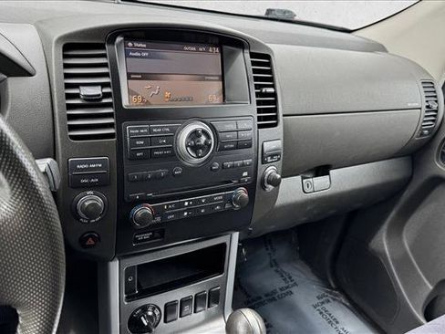 Used 2010 Nissan Pathfinder SE AWD/4WD image 15