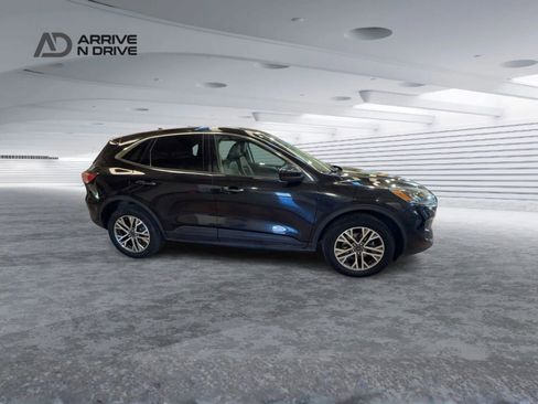 Used 2022 Ford Escape SEL image 2