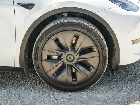 Used 2023 Tesla Model Y Long Range AWD/4WD image 8