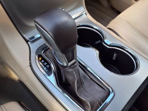 Used 2020 Jeep Grand Cherokee Overland RWD image 12