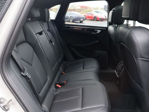 Certified 2026 Porsche Macan AWD/4WD image 26