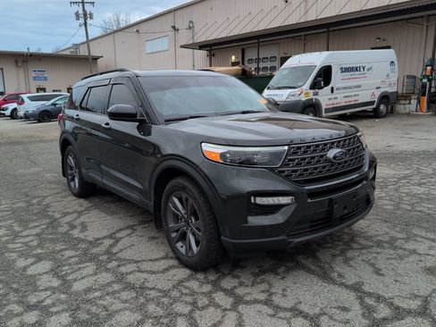 Used 2022 Ford Explorer XLT w/ Equipment Group 202A image 1