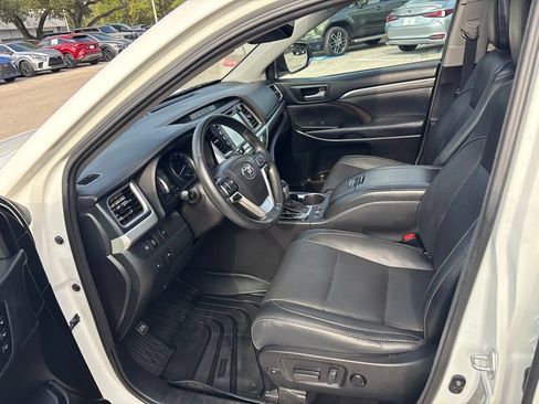 Used 2018 Toyota Highlander Limited FWD image 17