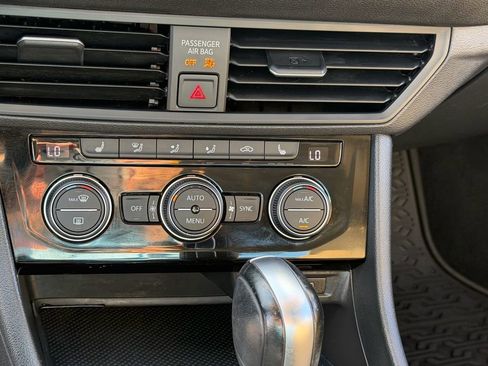 Used 2020 Volkswagen Jetta SE FWD image 20