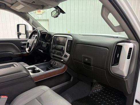 Used 2019 GMC Sierra 2500 SLT w/ Duramax Plus Package AWD/4WD image 14