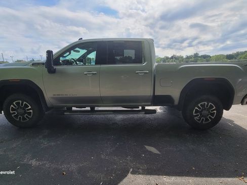Used 2021 GMC Sierra 3500 SLE w/ SLE Value Package AWD/4WD image 3