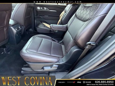 Used 2025 Ford Explorer Platinum w/ LUX Leather Package AWD/4WD image 36