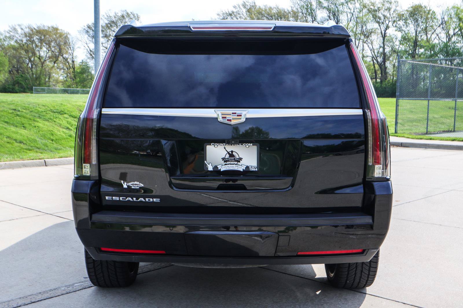 Used 2018 Cadillac Escalade Luxury AWD/4WD image 25